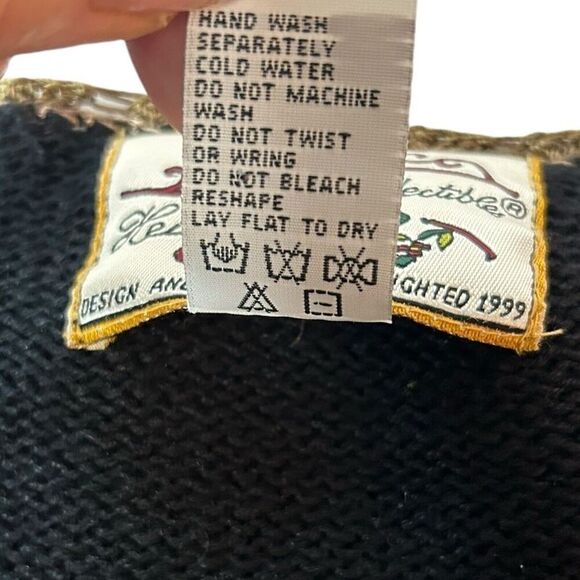 Heirloom Collectibles Floral Embroidered Pearl Black Button Up Women Size M - Picture 7 of 16